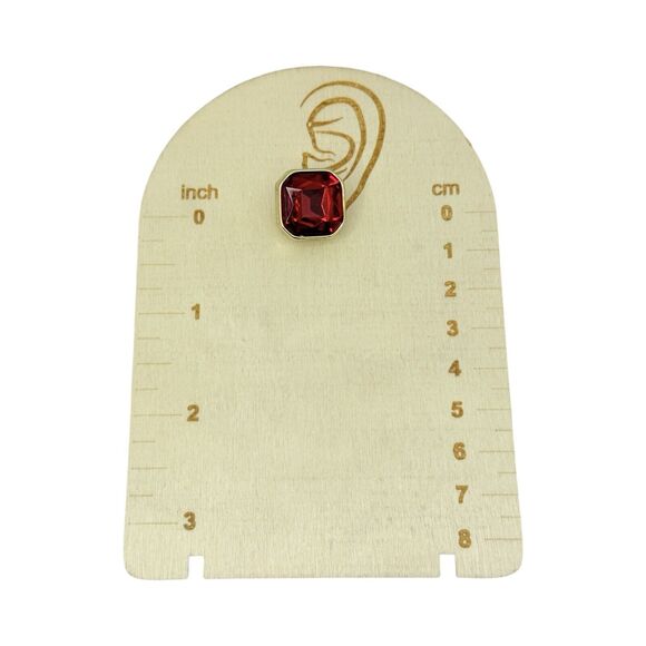 Red Faceted Glass Square Clip On Earrings  5/8" Gold Tone Shimmering Formal - Picture 12 of 12